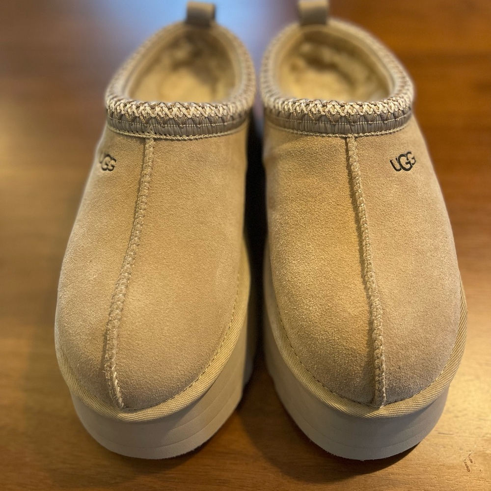 UGG Tazz Platform Slippers/Mustard Seed-Never worn